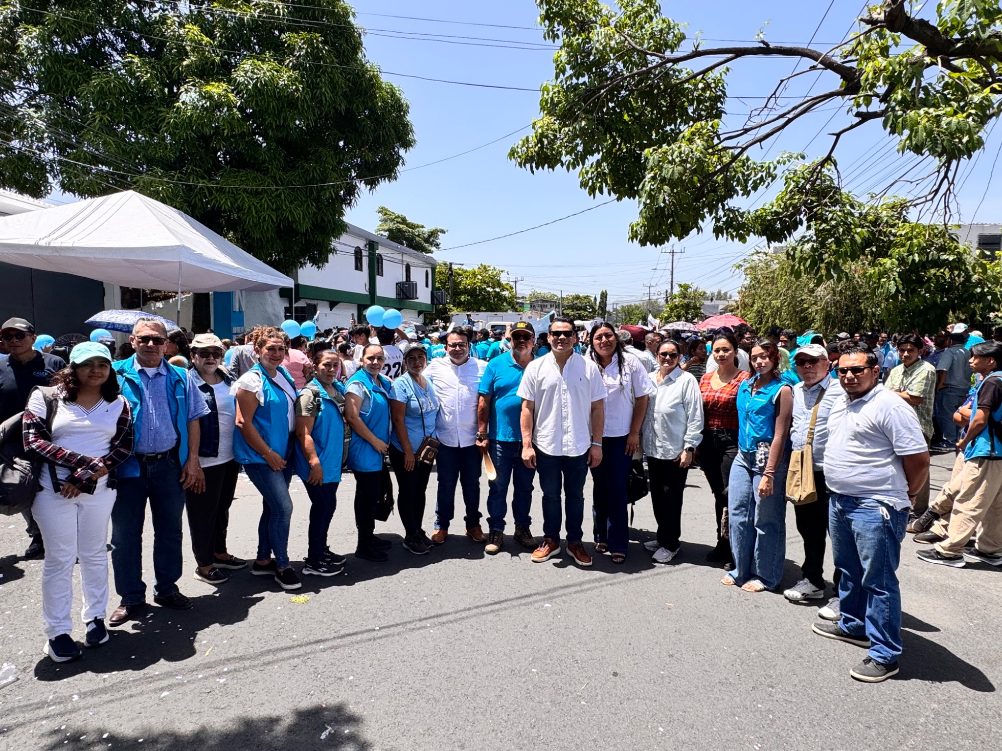Caleb Navarro durante una jornada de trabajo territorial