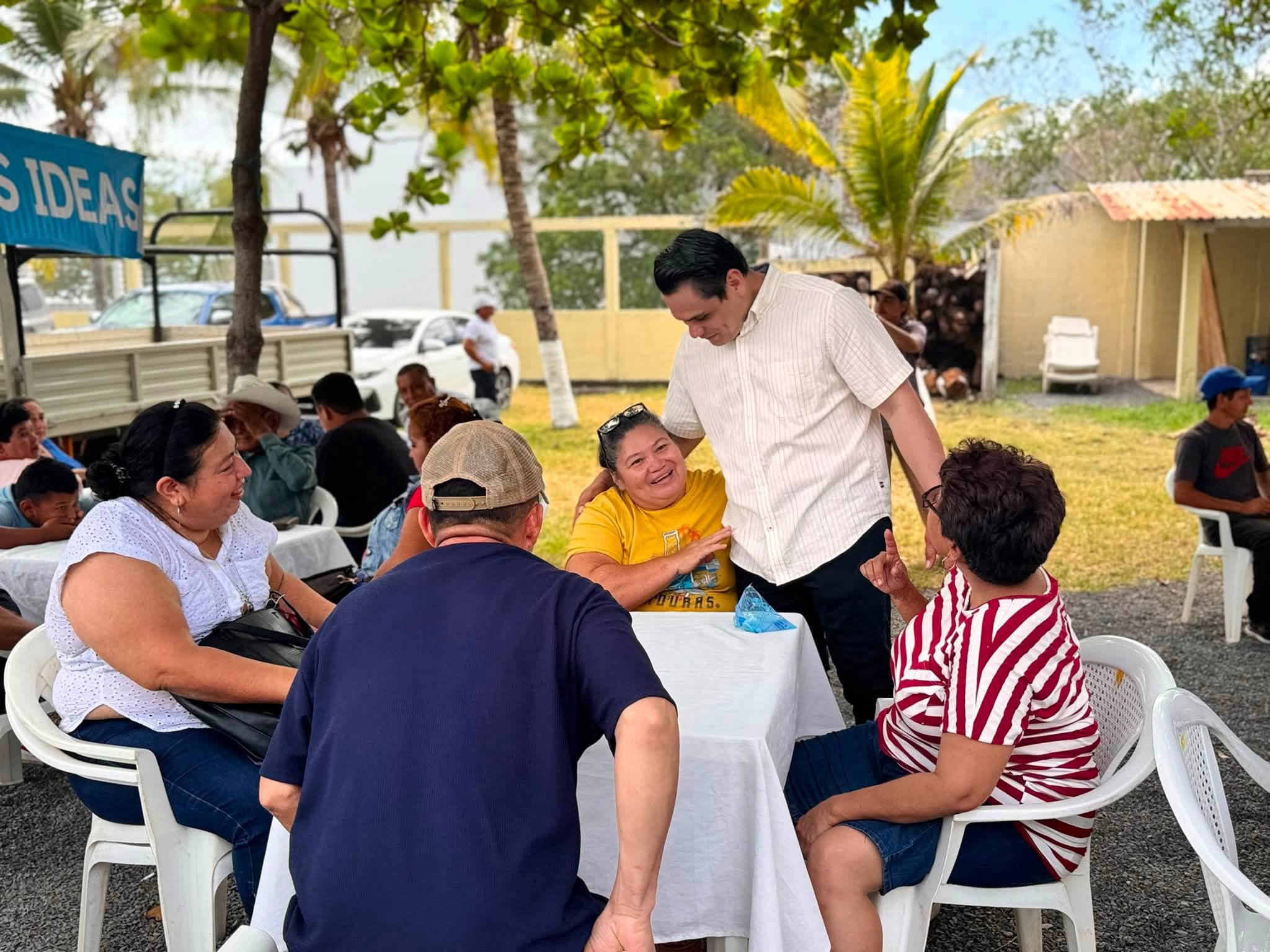 Trabajo territorial de Caleb Navarro en San Miguel 7