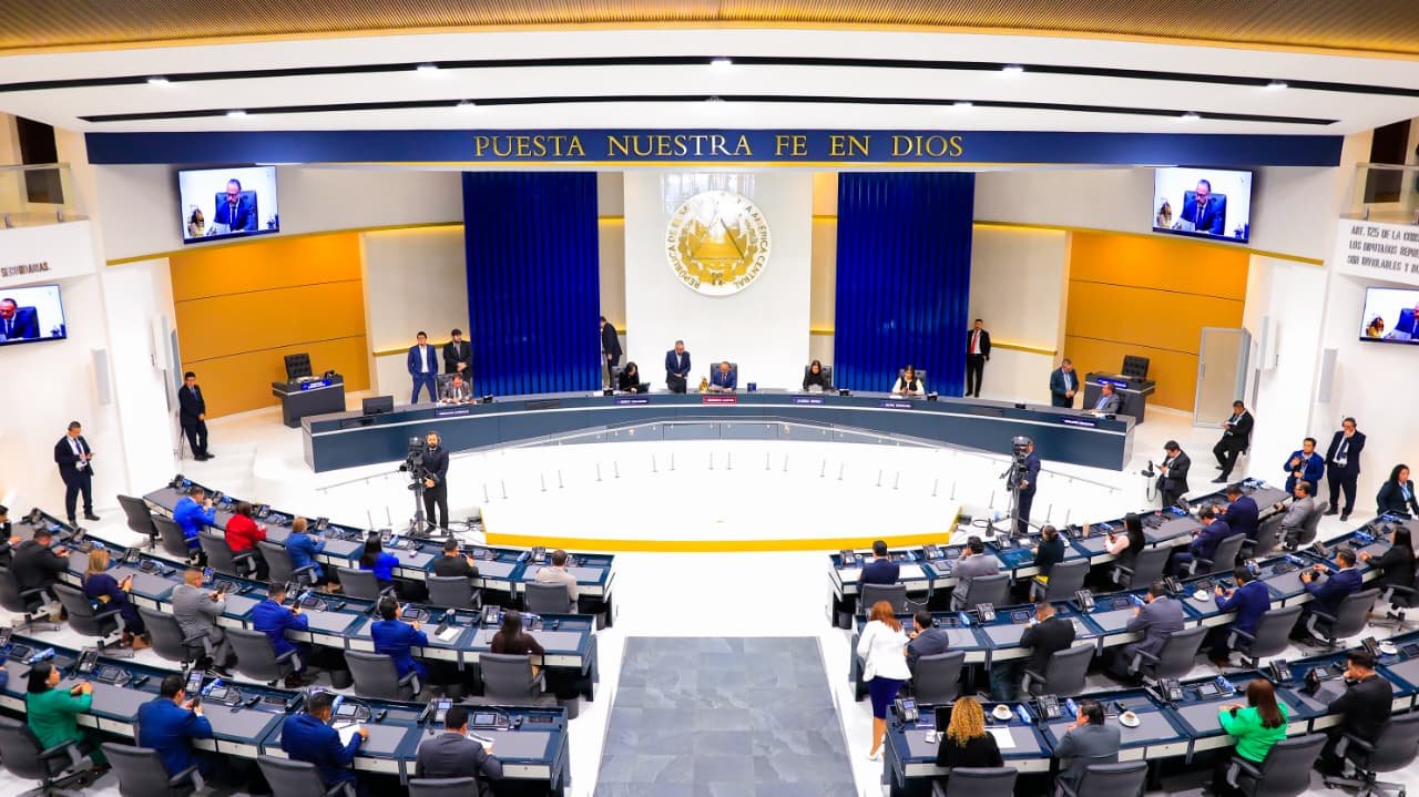 Durante la sesión plenaria número 83, diputados avalan proyectos de desarrollo nacional
