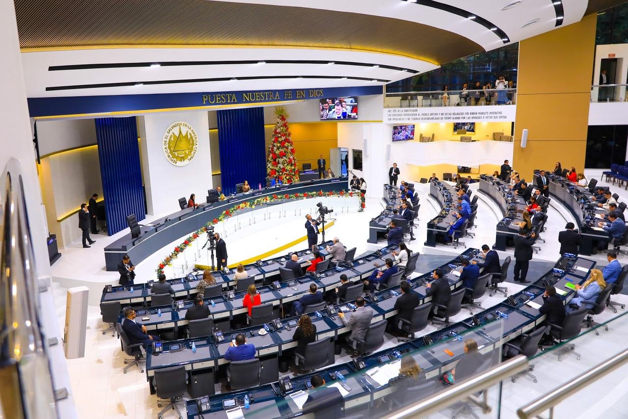 Asamblea Legislativa prorroga el régimen de excepción y aprueba reformas clave en justicia y economía