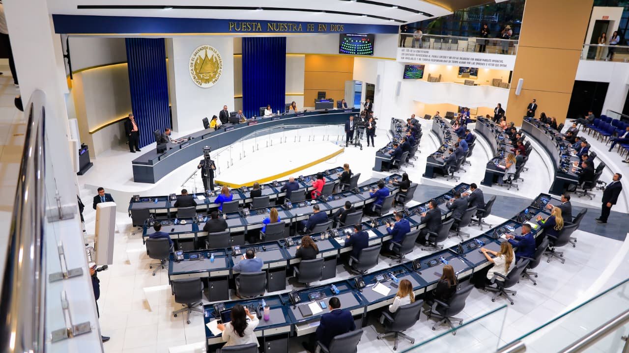 Asamblea aprueba incorporación de docentes interinos a plazas permanentes por Ley de Salarios