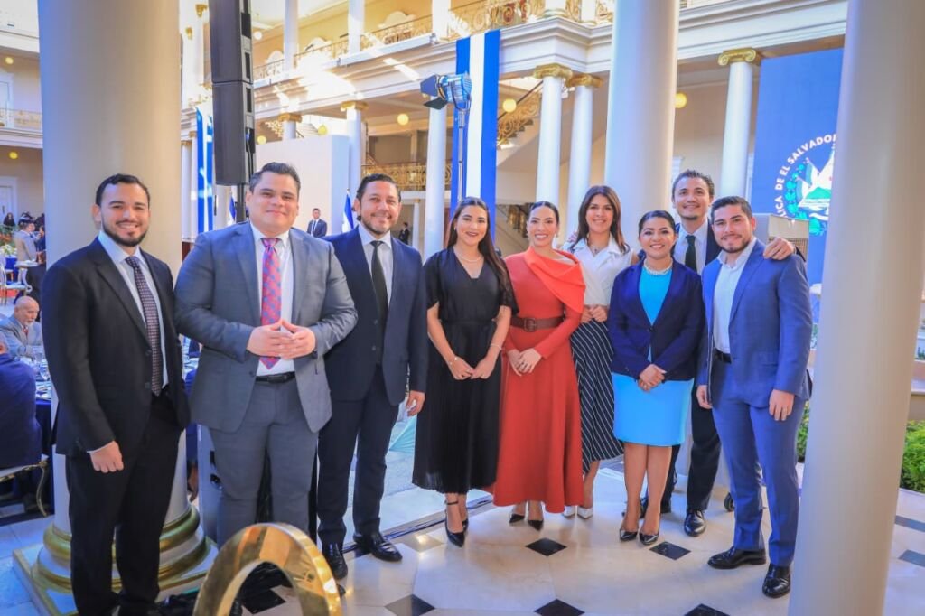 Primer Desayuno Nacional de Oración por El Salvador reúne a autoridades nacionales e internacionales