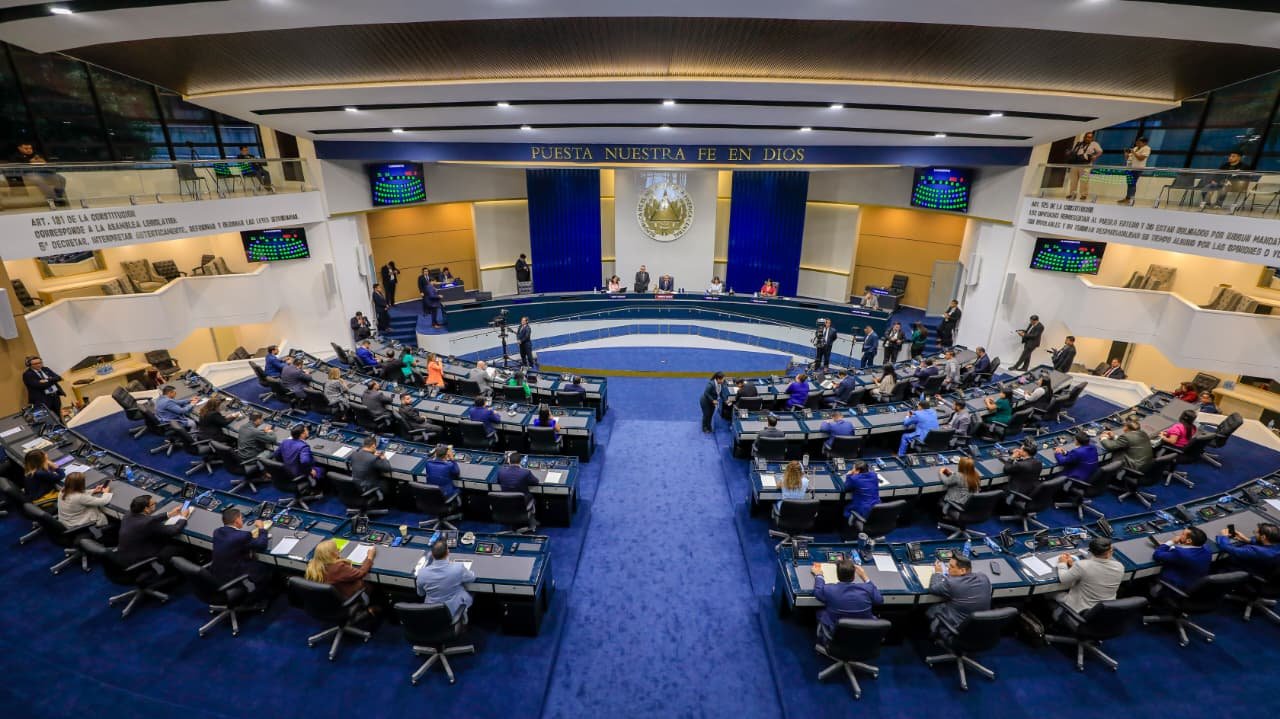 DIÁSPORA SALVADOREÑA TENDRÁ ESCAÑOS LEGISLATIVOS TRAS RATIFICACIÓN DE REFORMA CONSTITUCIONAL
