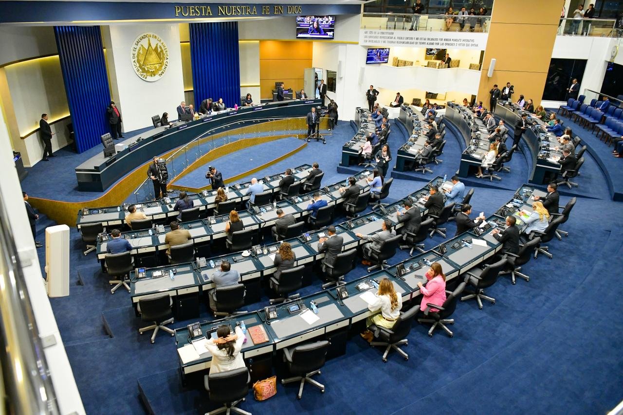 Aprueban legalización de terrenos para comunidad 2 de Noviembre tras 25 años de espera